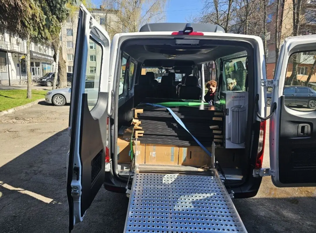 Німецькі партнери передали Ковелю спецтранспорт та сонячні панелі