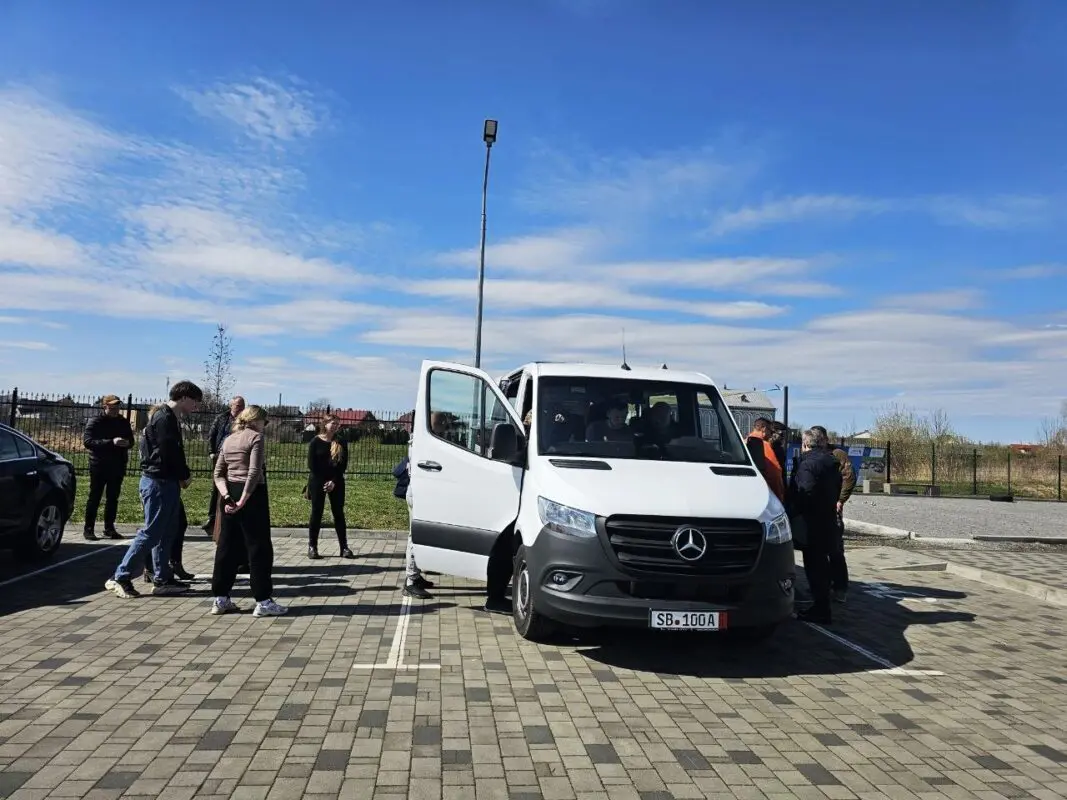Німецькі партнери передали Ковелю спецтранспорт та сонячні панелі
