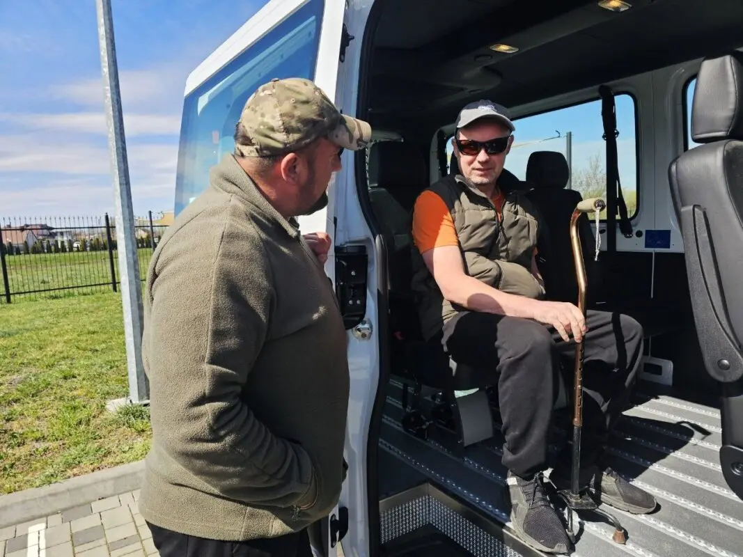 Німецькі партнери передали Ковелю спецтранспорт та сонячні панелі