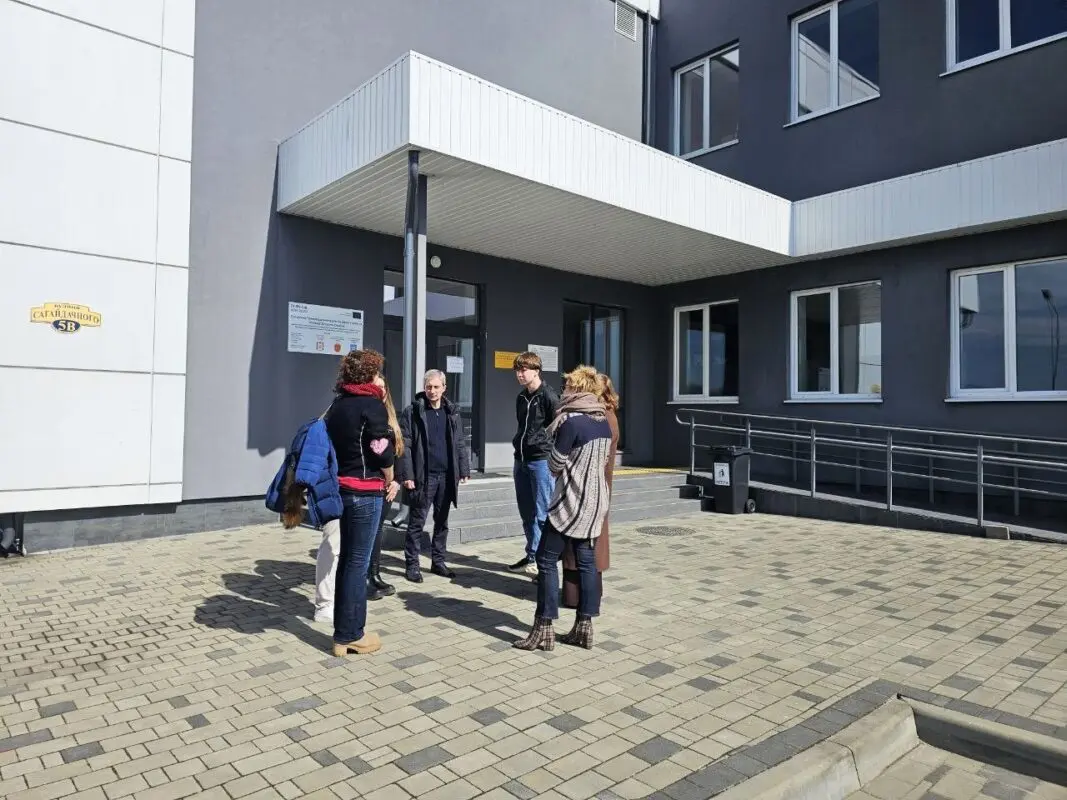 Німецькі партнери передали Ковелю спецтранспорт та сонячні панелі