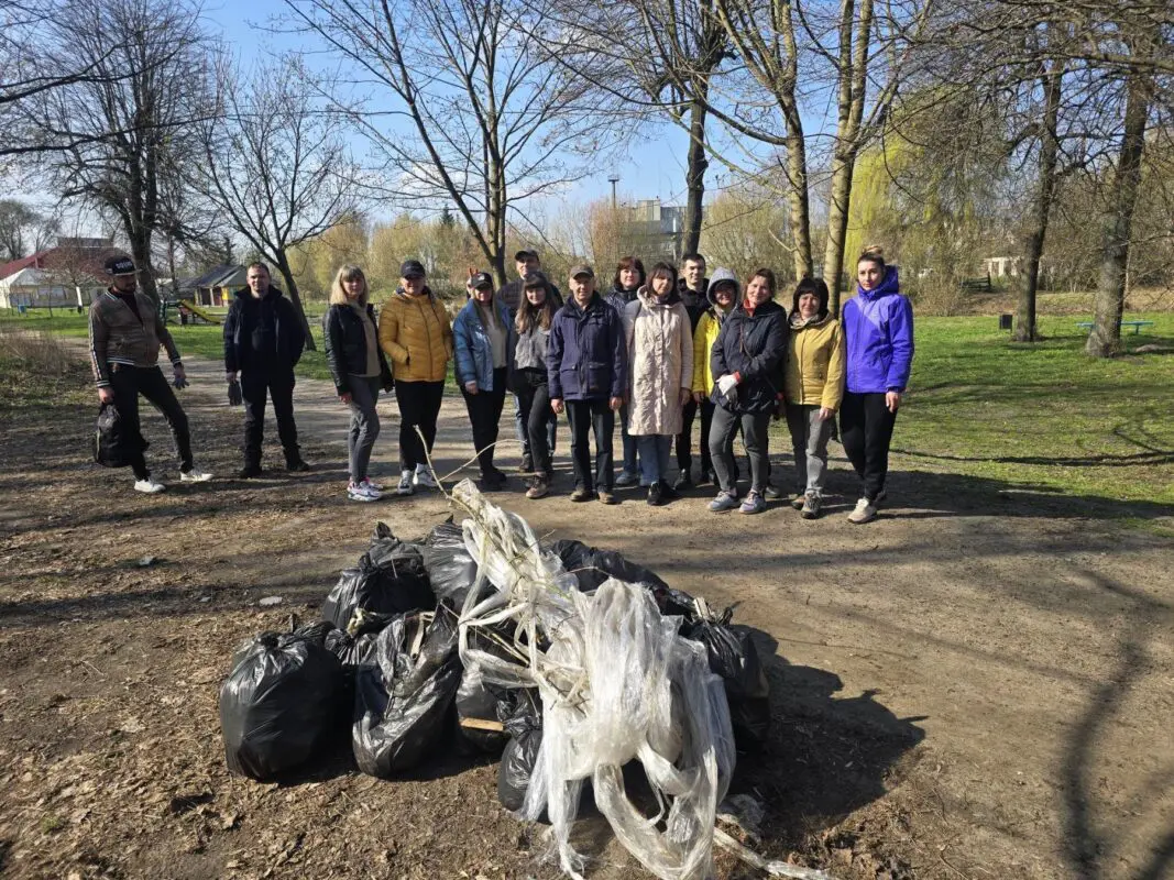 Масштабне весняне прибирання: громада навела лад у місті