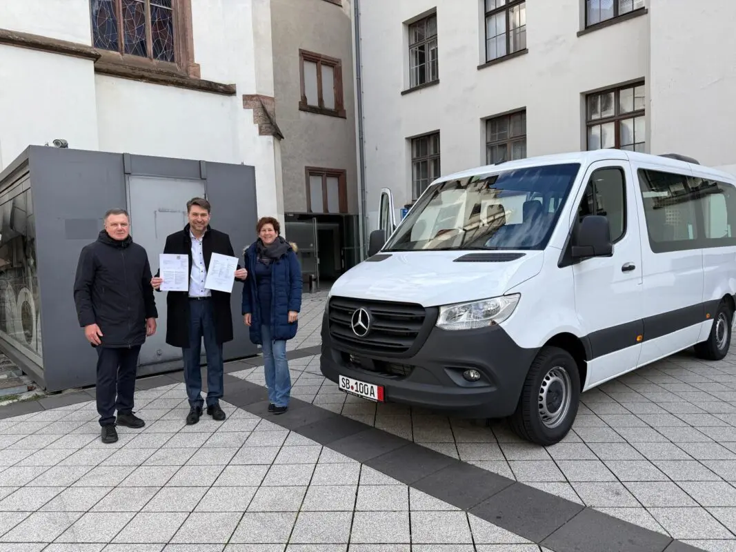 Німецькі партнери передали Ковелю спецтранспорт та сонячні панелі