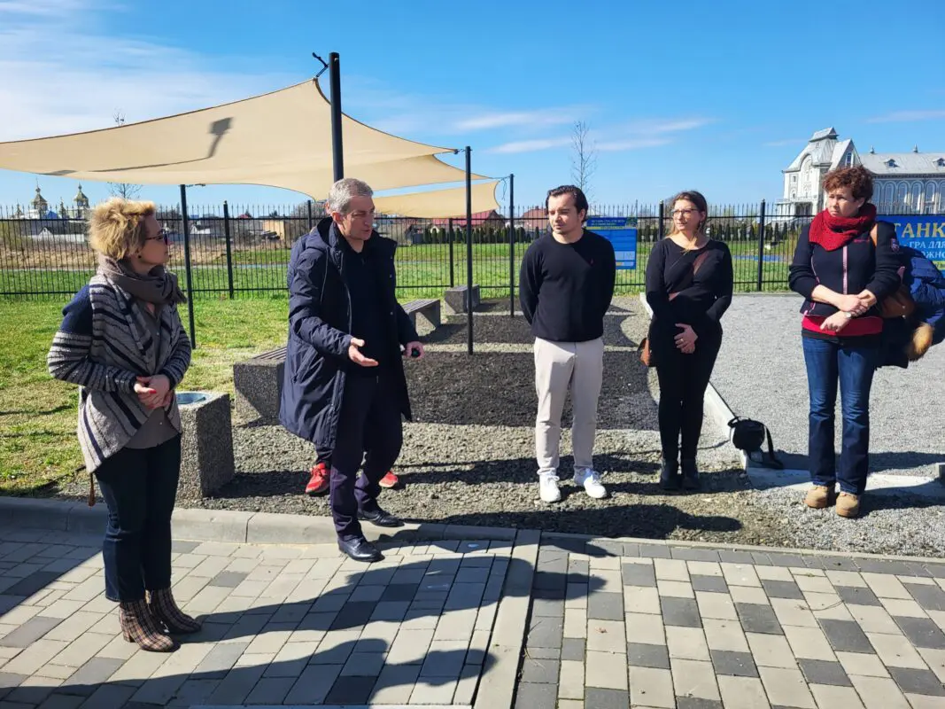 Німецькі партнери передали Ковелю спецтранспорт та сонячні панелі