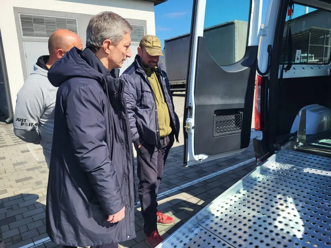 Німецькі партнери передали Ковелю спецтранспорт та сонячні панелі