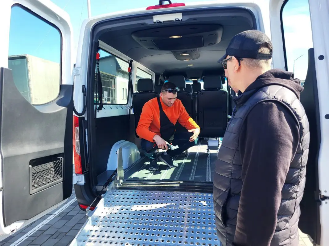 Німецькі партнери передали Ковелю спецтранспорт та сонячні панелі