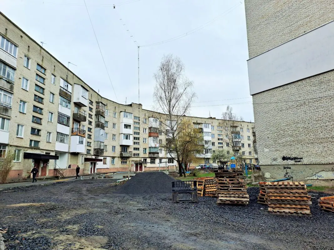 У Ковелі триває масштабний ремонт прибудинкових територій