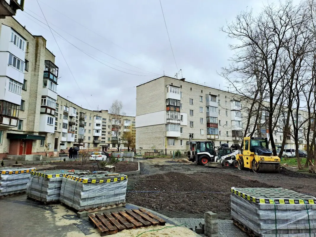 У Ковелі триває масштабний ремонт прибудинкових територій