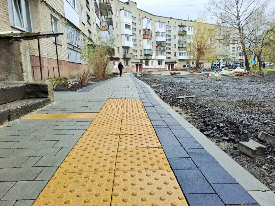 У Ковелі триває масштабний ремонт прибудинкових територій