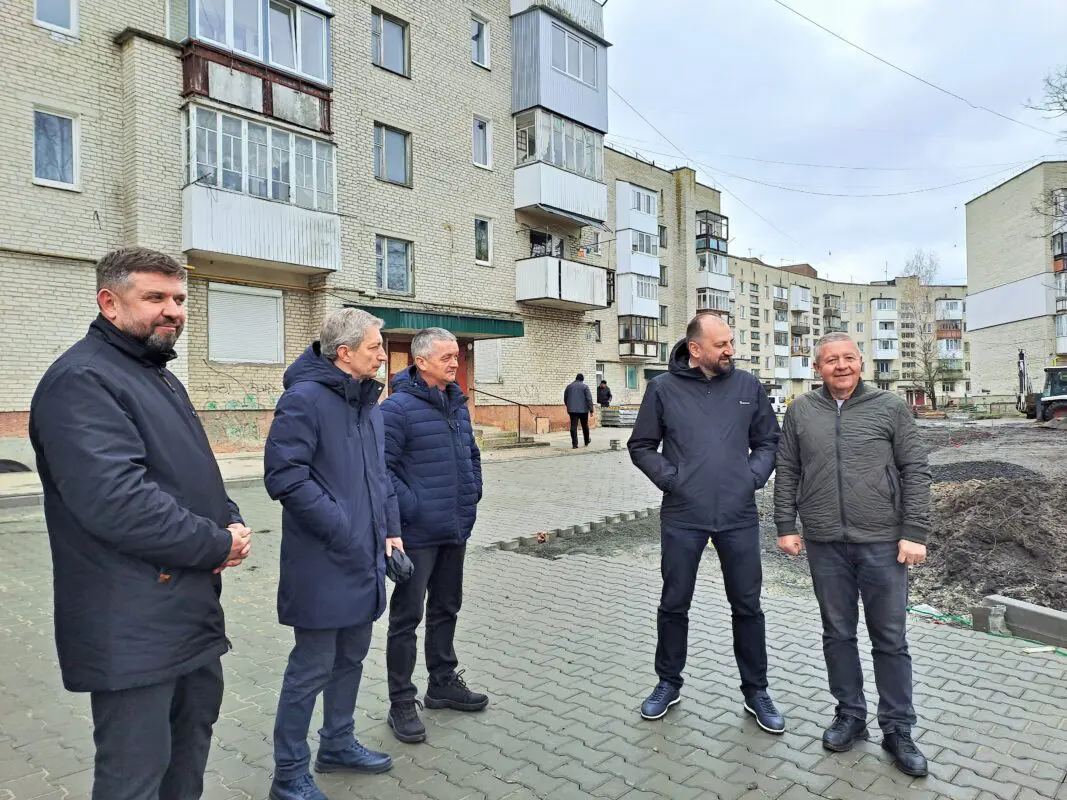 У Ковелі триває масштабний ремонт прибудинкових територій