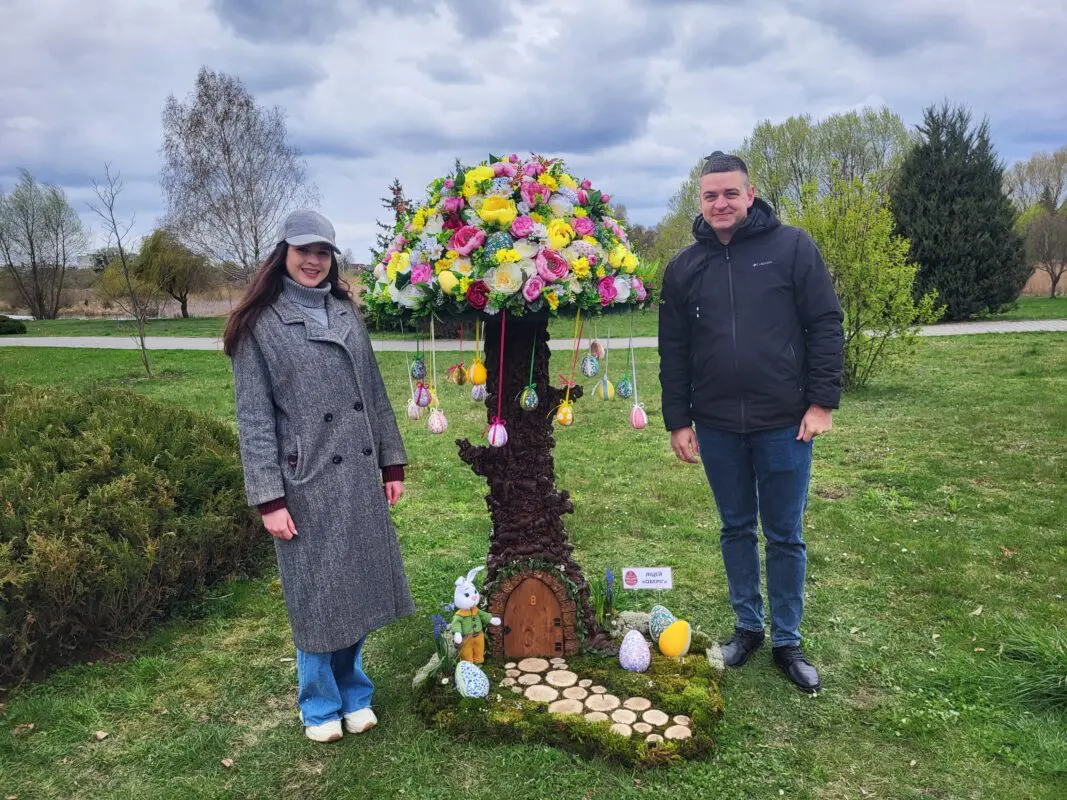 Парк Шевченка у Ковелі прикрасили 37 унікальних великодніх дерев