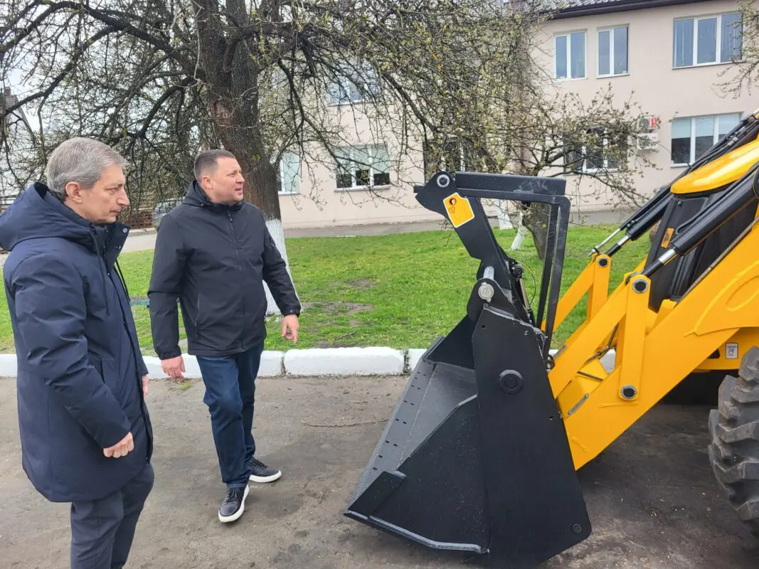Ковель отримав новий екскаватор JCB від Німеччини