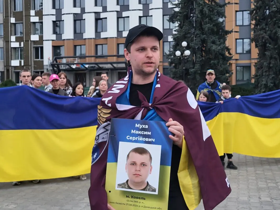 Ковель зустрів Героя: Максим Муха повернувся з полону