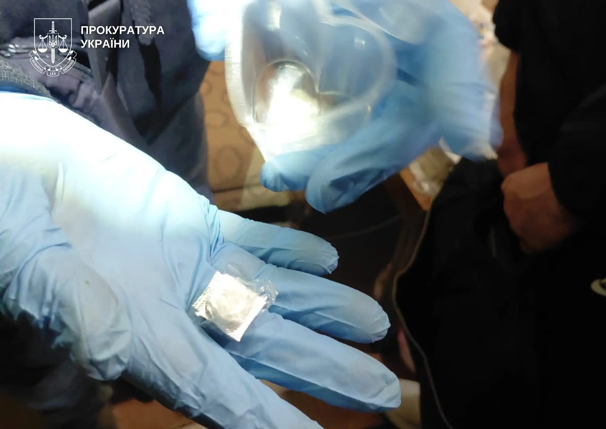 У Камені-Каширському 49-річному чоловіку повідомили про підозру у збуті наркотиків