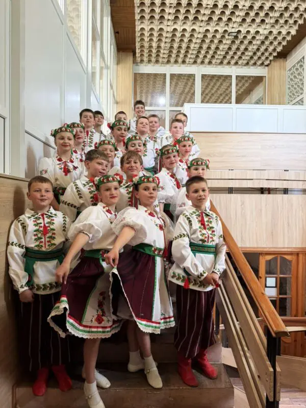 У Ковелі ансамбль «Барвінок» дав благодійний концерт: пів століття успіху та 24 номери