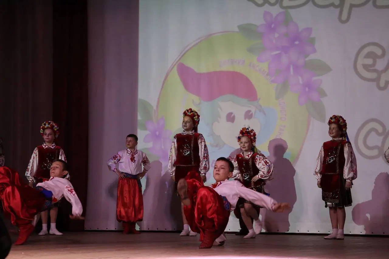 У Ковелі ансамбль «Барвінок» дав благодійний концерт: пів століття успіху та 24 номери