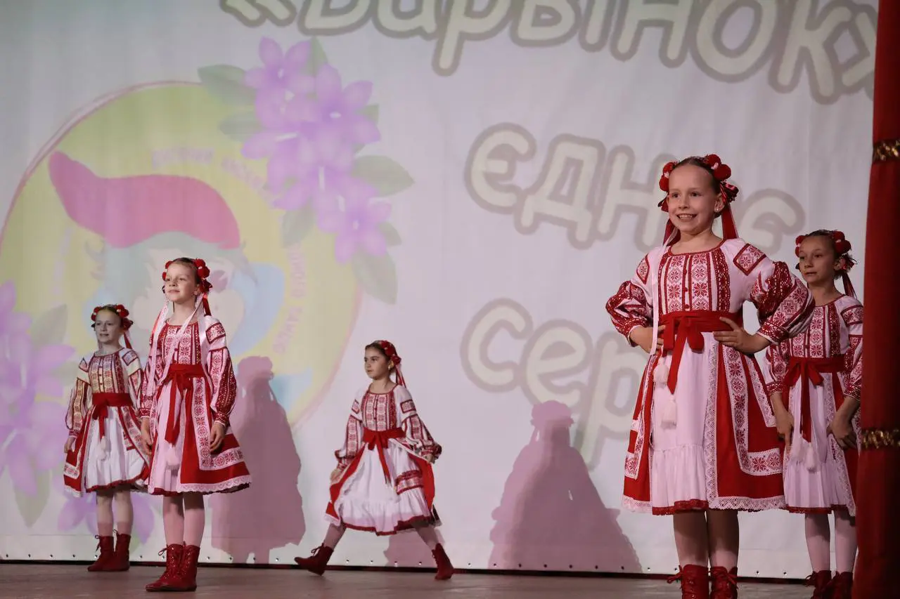 У Ковелі ансамбль «Барвінок» дав благодійний концерт: пів століття успіху та 24 номери