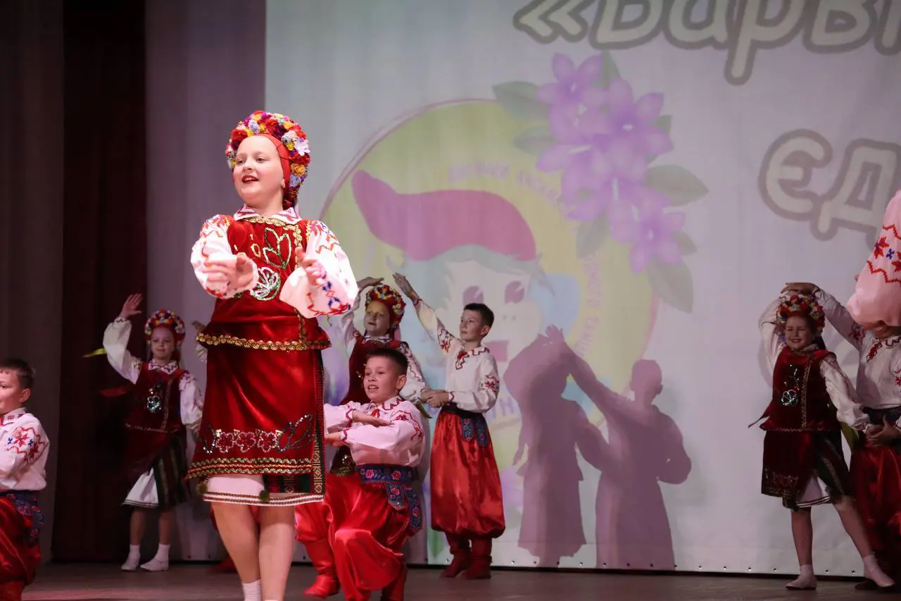 У Ковелі ансамбль «Барвінок» дав благодійний концерт: пів століття успіху та 24 номери