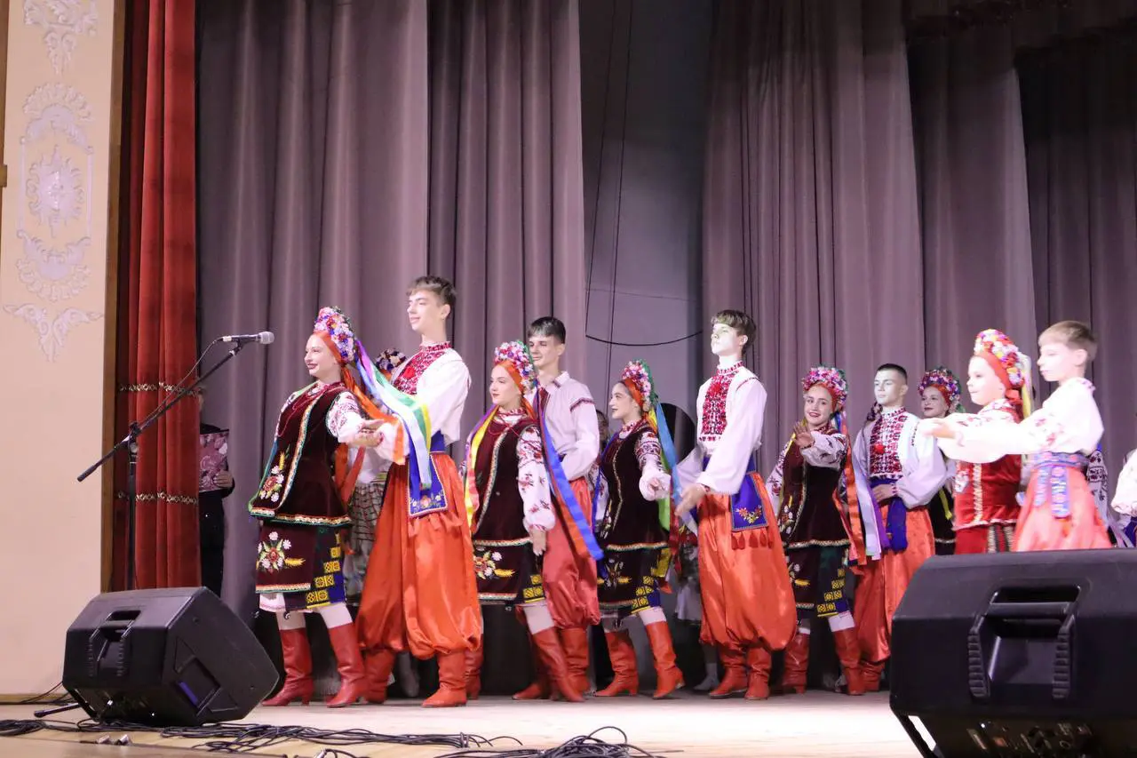 У Ковелі ансамбль «Барвінок» дав благодійний концерт: пів століття успіху та 24 номери