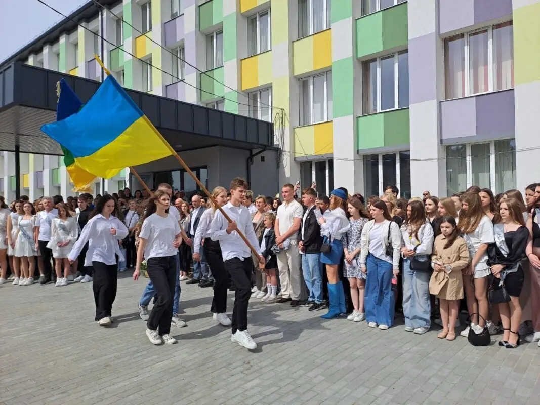 Останній дзвоник у Ковелі: понад 670 випускників попрощалися зі школою