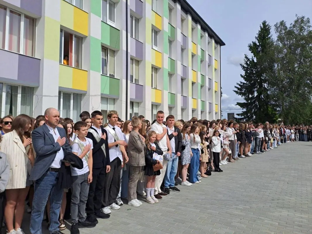 Останній дзвоник у Ковелі: понад 670 випускників попрощалися зі школою