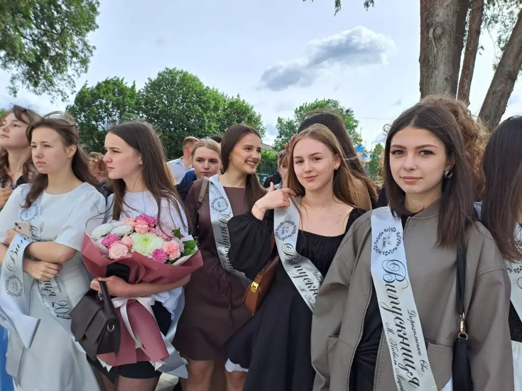 Останній дзвоник у Ковелі: понад 670 випускників попрощалися зі школою