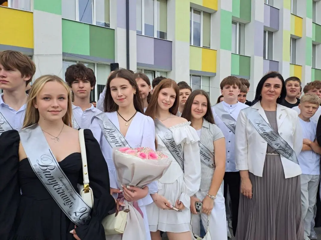 Останній дзвоник у Ковелі: понад 670 випускників попрощалися зі школою
