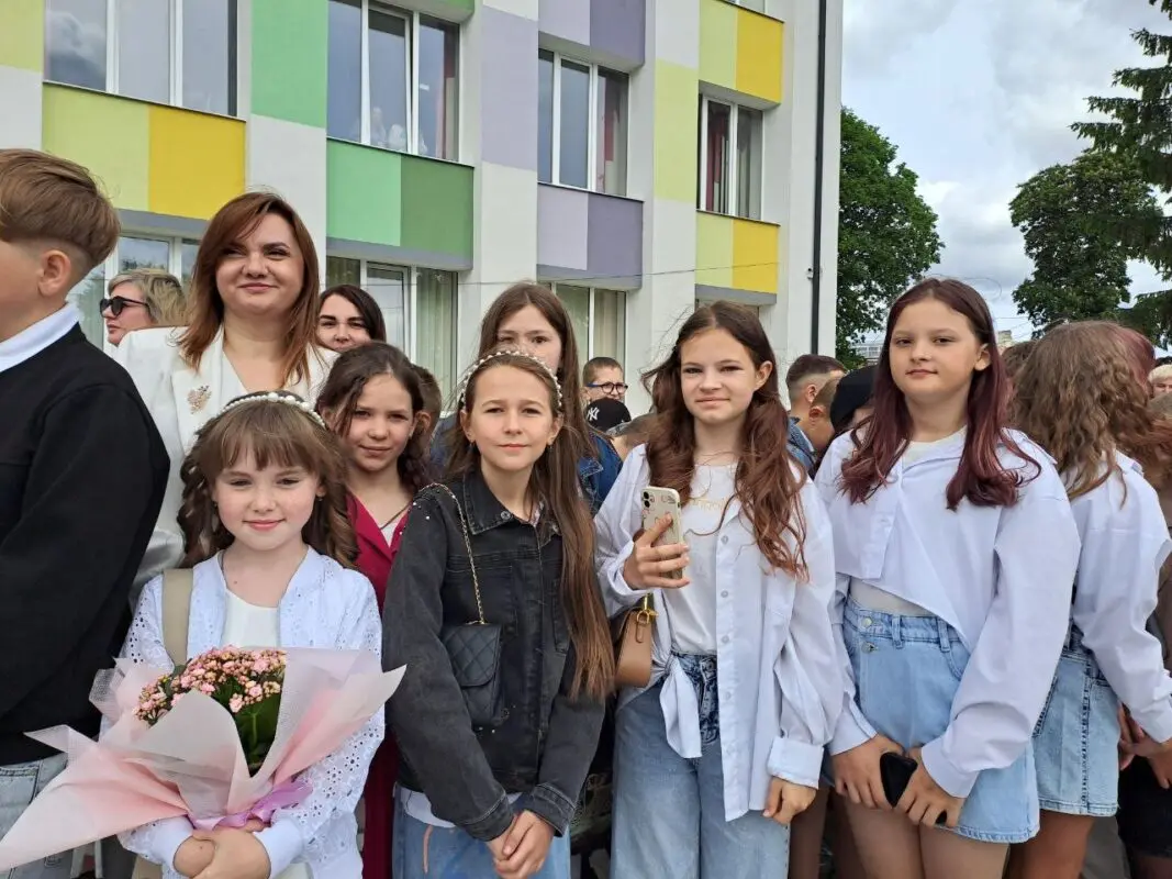Останній дзвоник у Ковелі: понад 670 випускників попрощалися зі школою