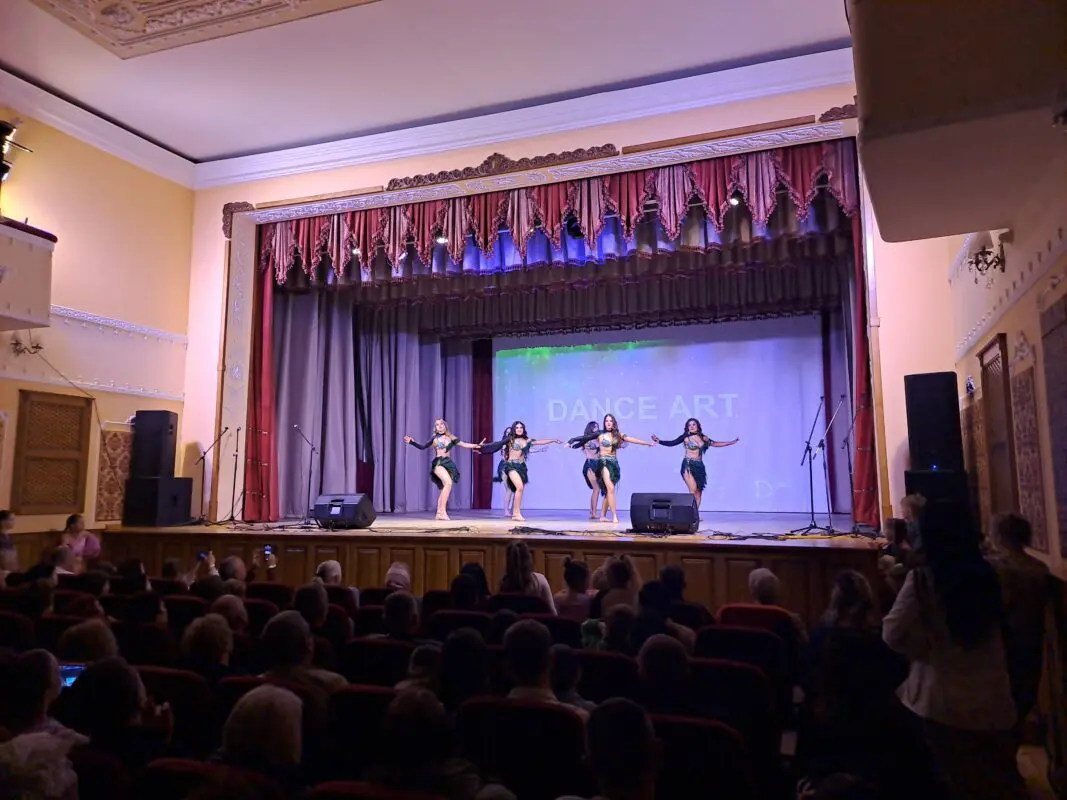 Школа «Dance art» зібрала 50 тисяч гривень для ЗСУ на дебютному концерті