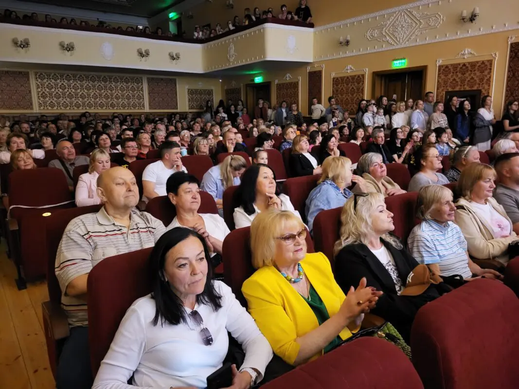 У Ковелі ансамбль «Барвінок» дав благодійний концерт: пів століття успіху та 24 номери