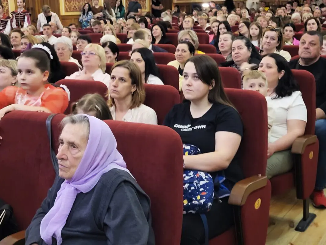 У Ковелі ансамбль «Барвінок» дав благодійний концерт: пів століття успіху та 24 номери