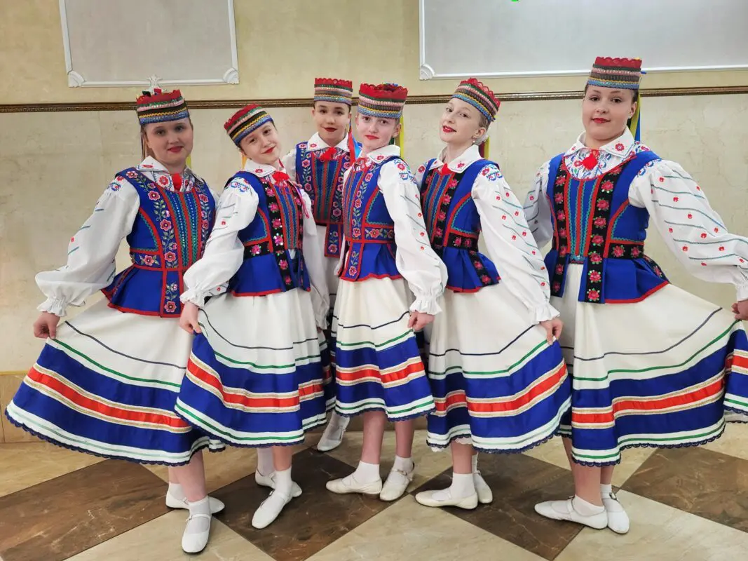 У Ковелі ансамбль «Барвінок» дав благодійний концерт: пів століття успіху та 24 номери