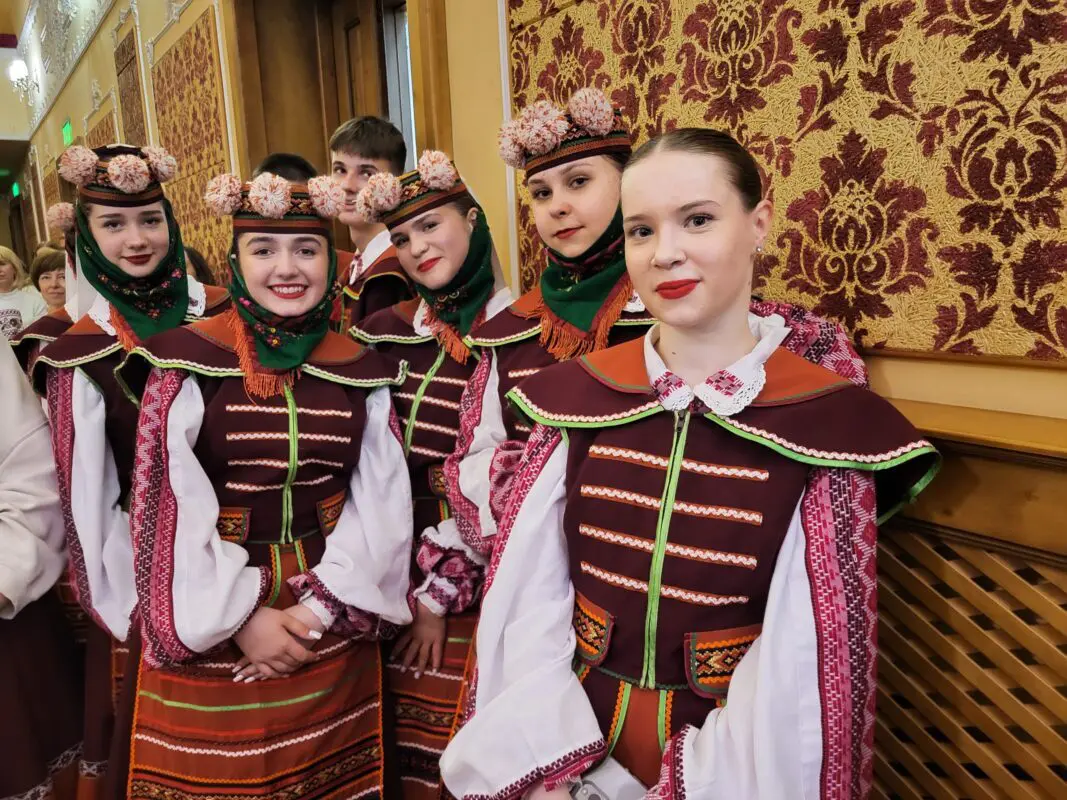 У Ковелі ансамбль «Барвінок» дав благодійний концерт: пів століття успіху та 24 номери