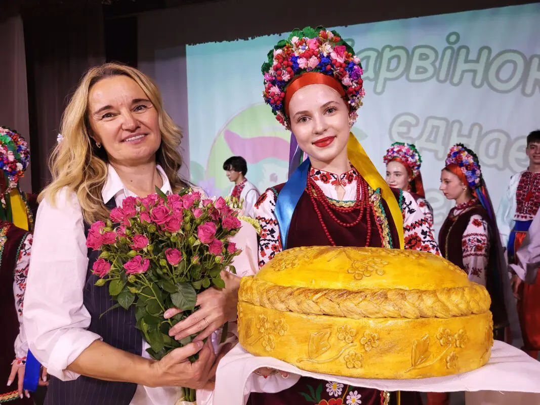 У Ковелі ансамбль «Барвінок» дав благодійний концерт: пів століття успіху та 24 номери