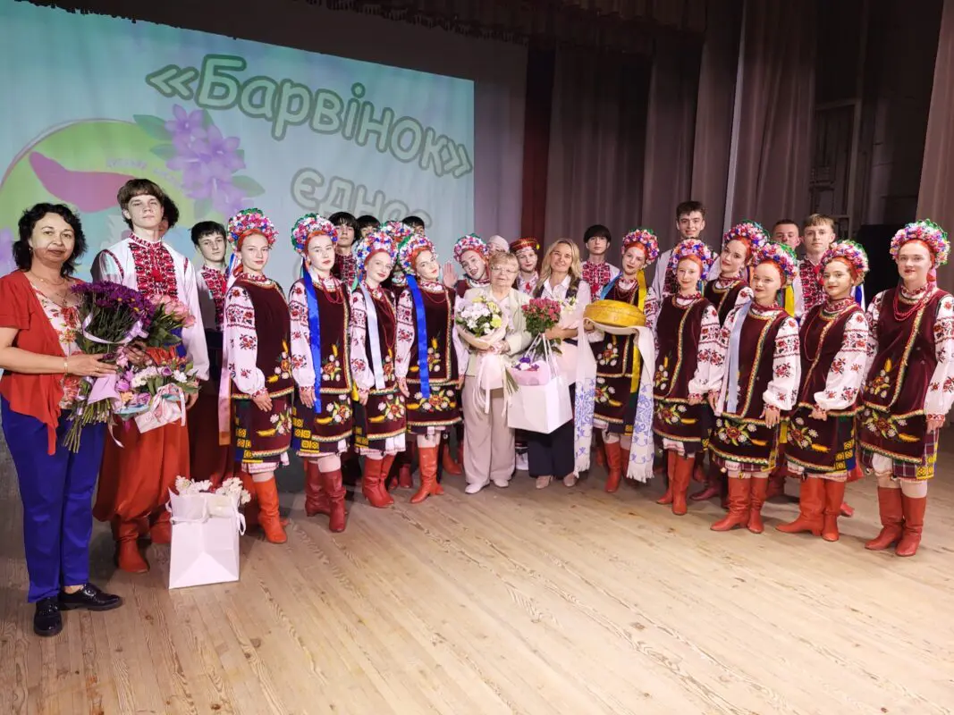 У Ковелі ансамбль «Барвінок» дав благодійний концерт: пів століття успіху та 24 номери