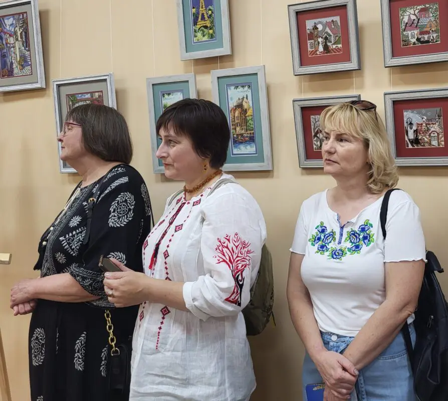 У Галереї мистецтв відкрилася виставка вишивки Ольги Пірожик