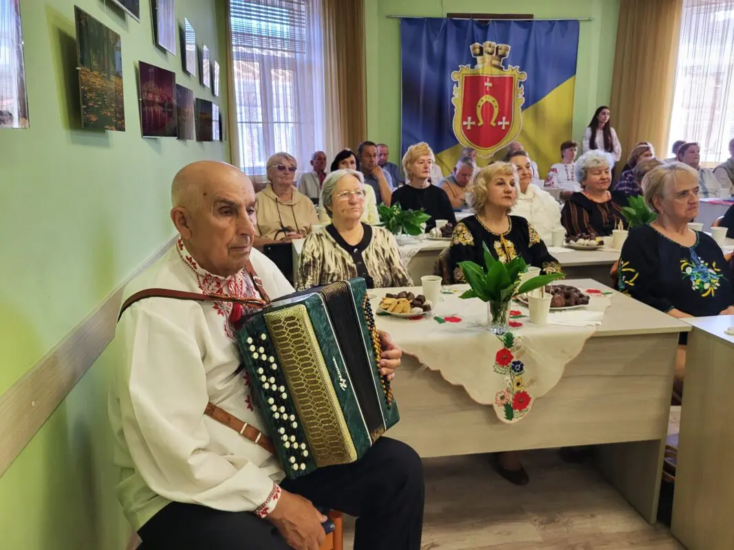 Університет ІІІ віку відзначив День вишиванки та завершення навчального року