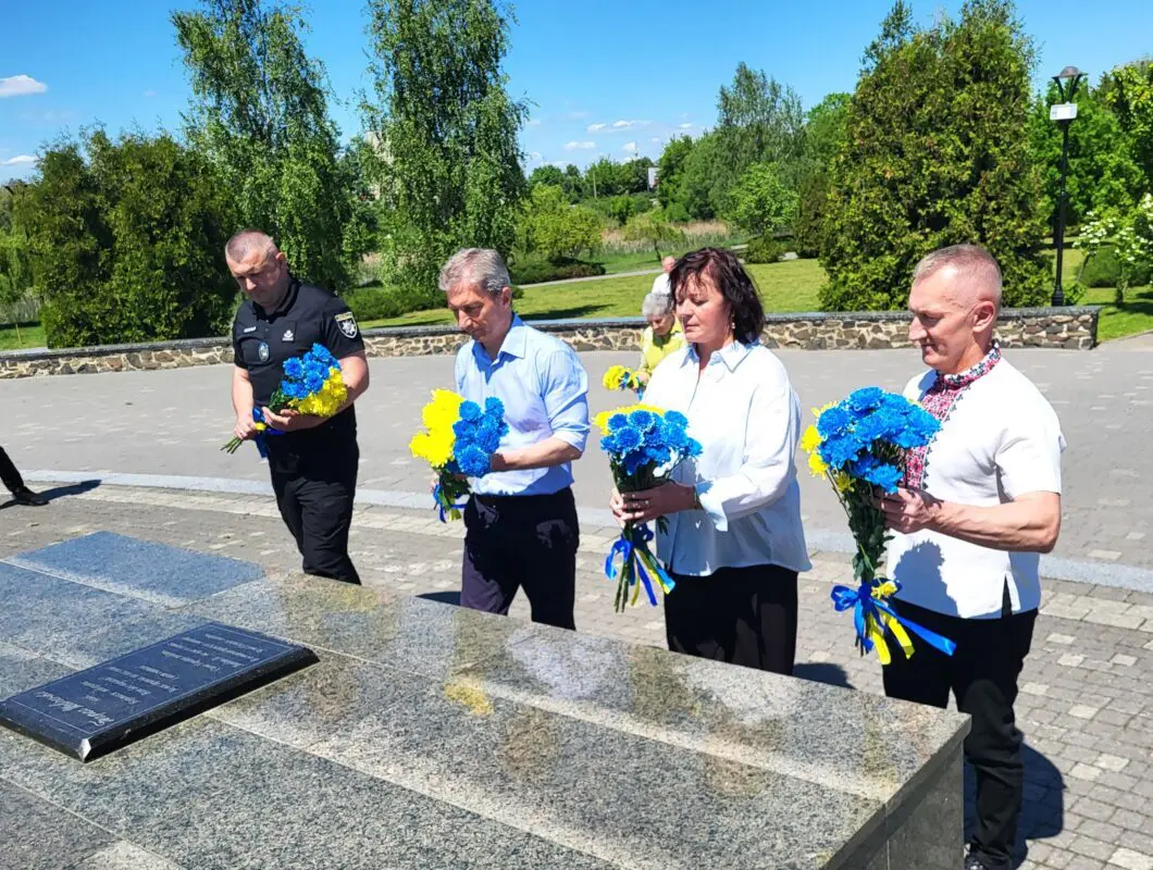 165 років перепоховання Шевченка: Україна вшановує пам'ять Кобзаря