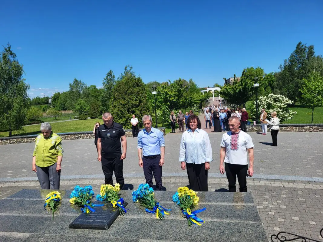 165 років перепоховання Шевченка: Україна вшановує пам'ять Кобзаря