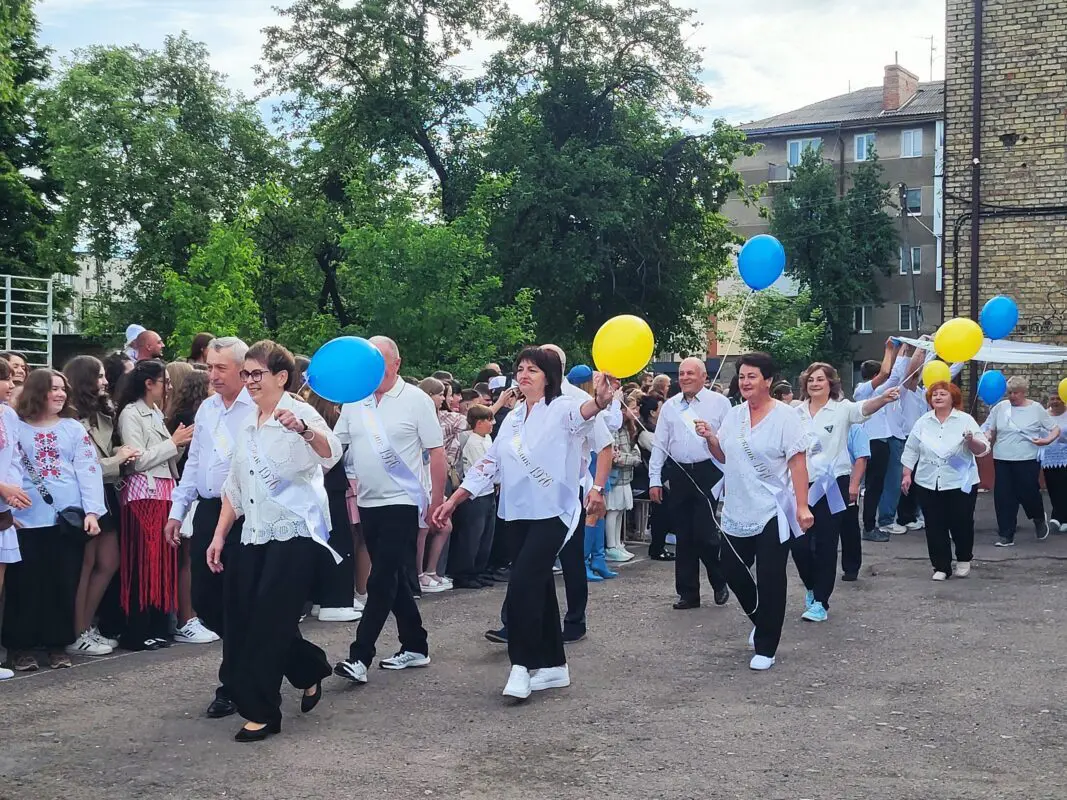Останній дзвоник у Ковелі: понад 670 випускників попрощалися зі школою