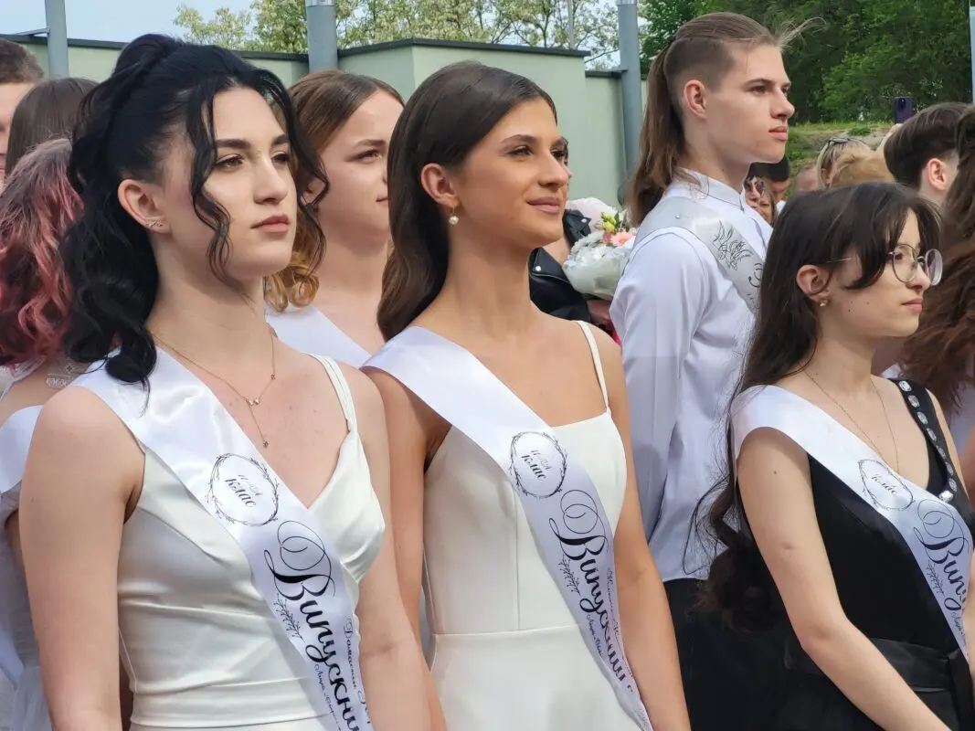 Останній дзвоник у Ковелі: понад 670 випускників попрощалися зі школою