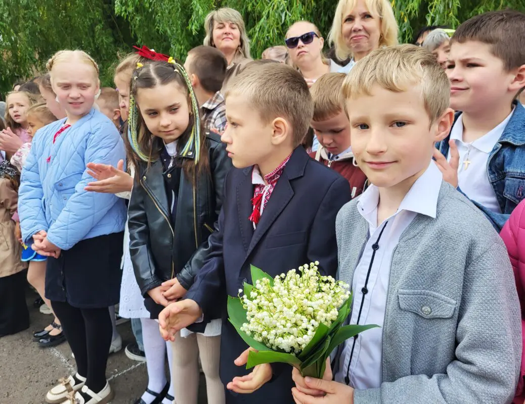 Останній дзвоник у Ковелі: понад 670 випускників попрощалися зі школою