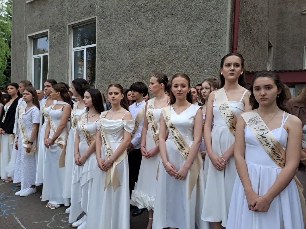 Останній дзвоник у Ковелі: понад 670 випускників попрощалися зі школою