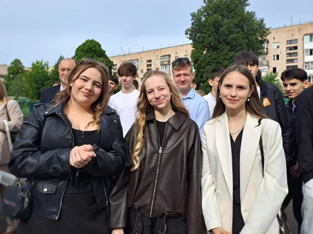 Останній дзвоник у Ковелі: понад 670 випускників попрощалися зі школою