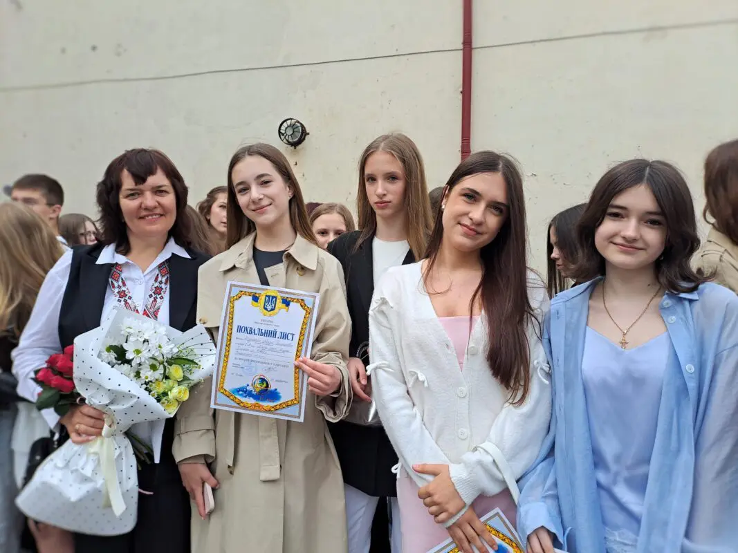 Останній дзвоник у Ковелі: понад 670 випускників попрощалися зі школою