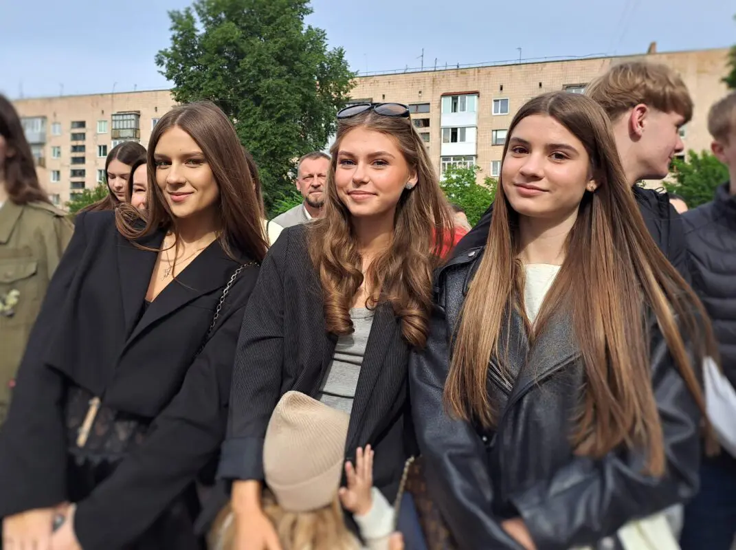 Останній дзвоник у Ковелі: понад 670 випускників попрощалися зі школою