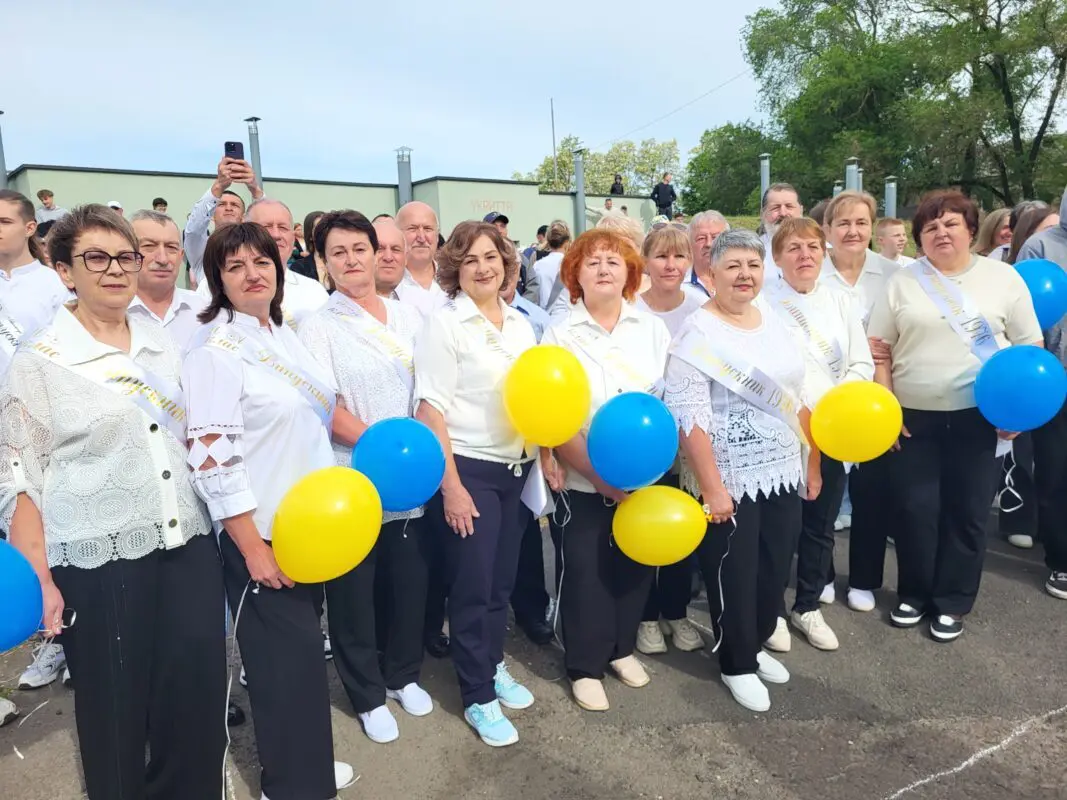Останній дзвоник у Ковелі: понад 670 випускників попрощалися зі школою
