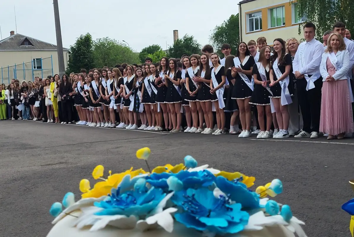 Останній дзвоник у Ковелі: понад 670 випускників попрощалися зі школою