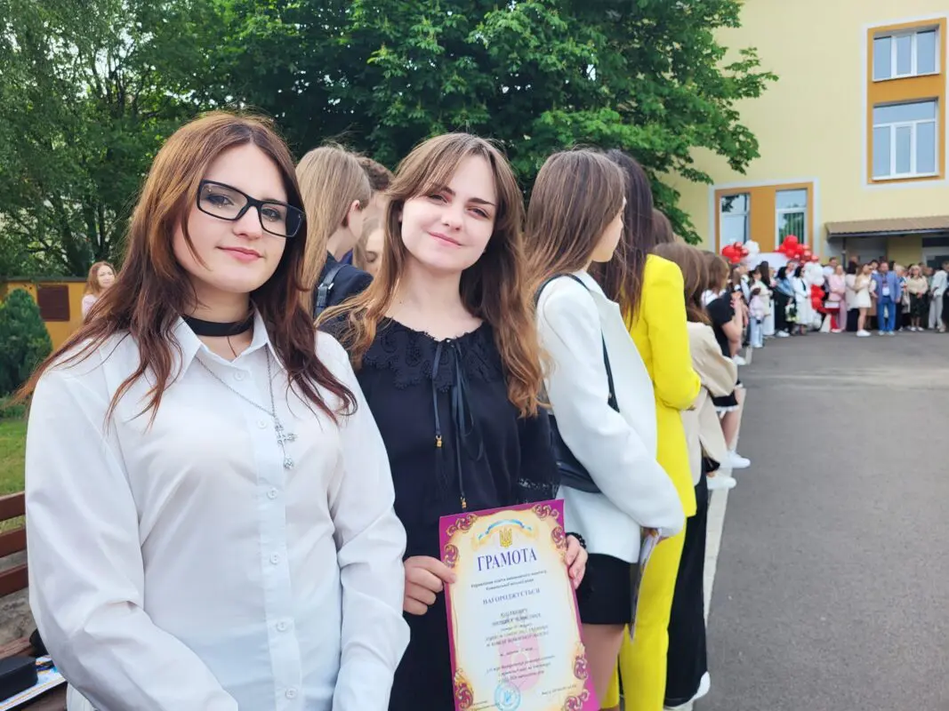Останній дзвоник у Ковелі: понад 670 випускників попрощалися зі школою