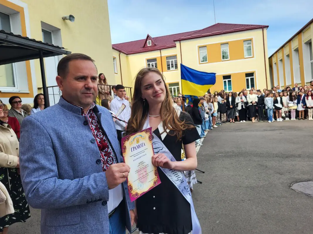 Останній дзвоник у Ковелі: понад 670 випускників попрощалися зі школою