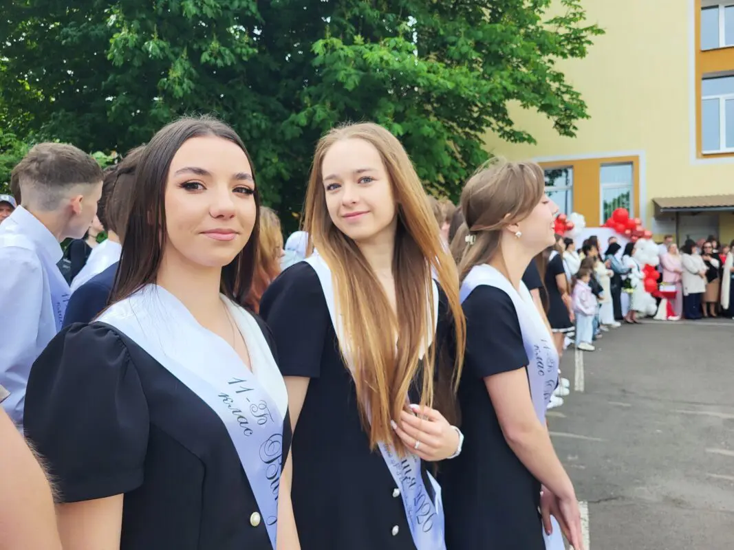 Останній дзвоник у Ковелі: понад 670 випускників попрощалися зі школою